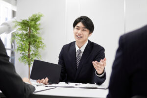 商談・営業でのアイスブレイクに適したトークネタ15選・NGトークテーマを紹介